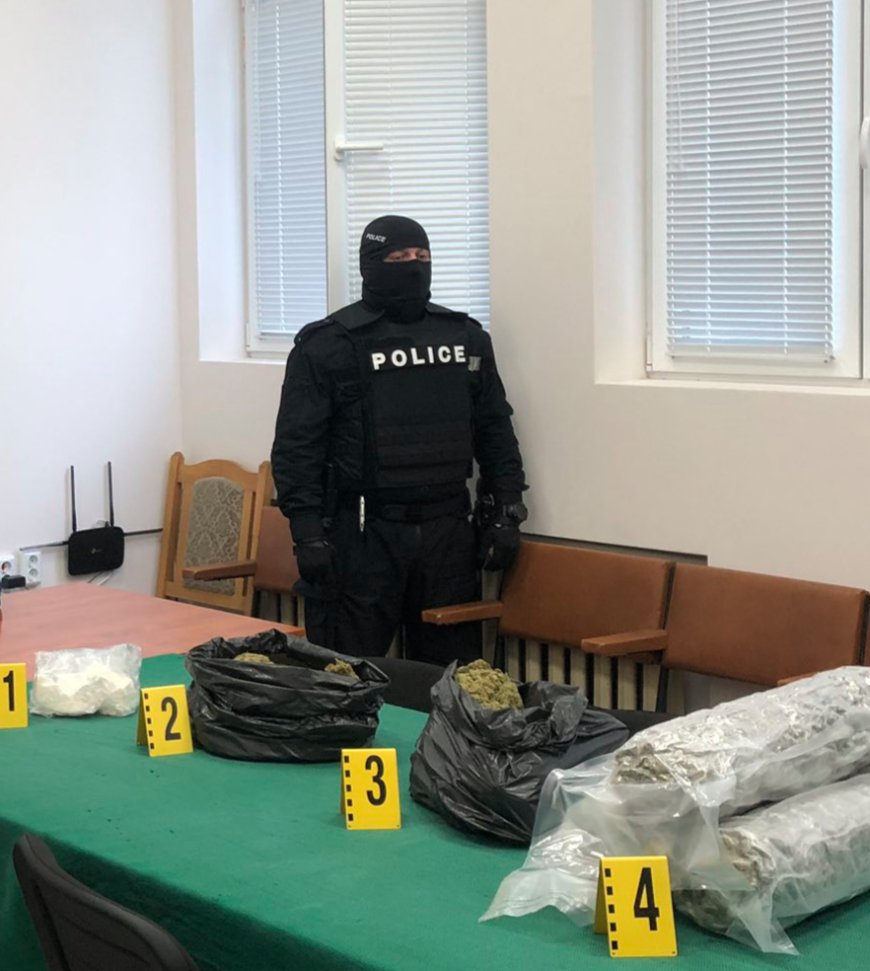 Големи количества наркотици са иззети при акция от адреси в Добрич и Варна