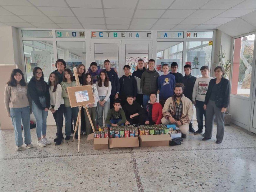 Ученици от СУ "П.Р.Славейков" с дарение за Кучешкия приют