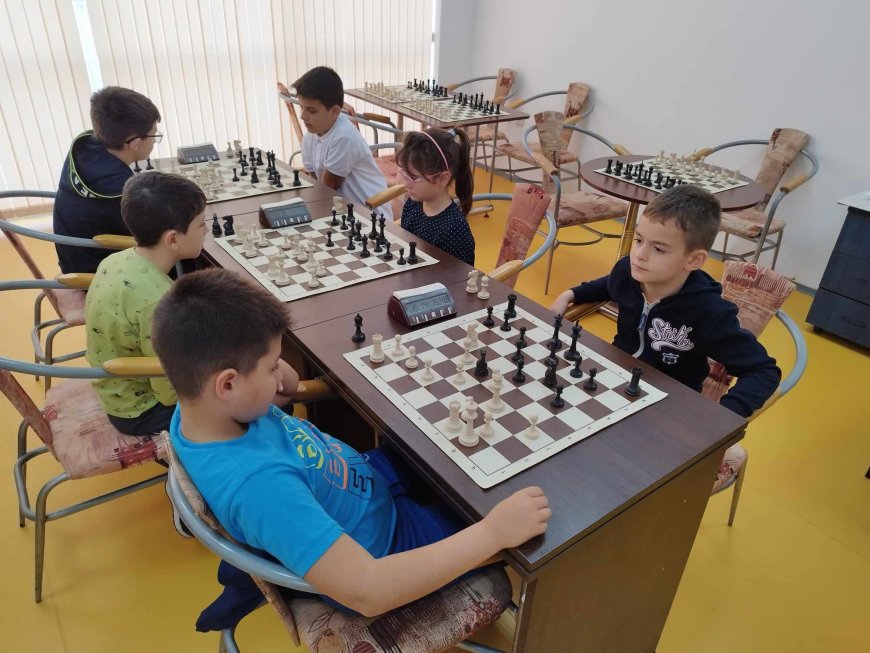 Децата на ШК „Хармония 25“ премериха сили във вътрешен шахматен турнир