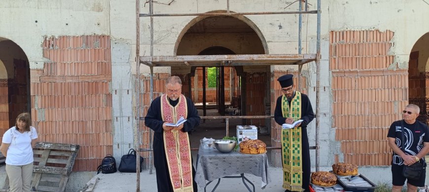 Водосвет и благодарствен молебен бяха отслужени на терена на Храм „Свети Лука Кримски“