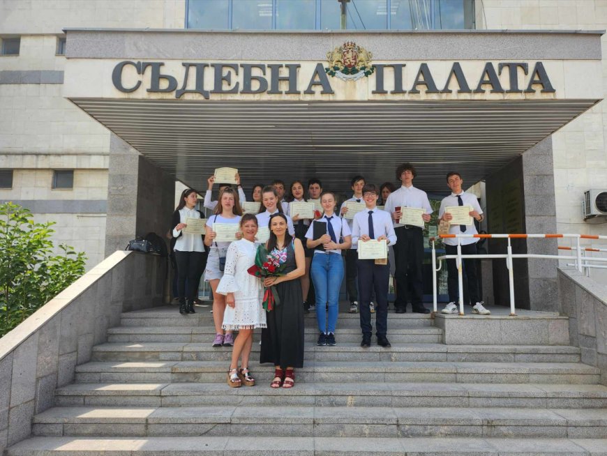 Ученици от Добрич преминаха обучение в Районния съд