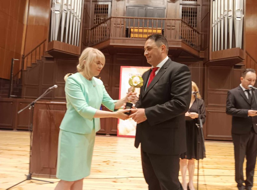 Кметът Соня Георгиева връчи Годишните награди за 2023 г. на Община Добричка