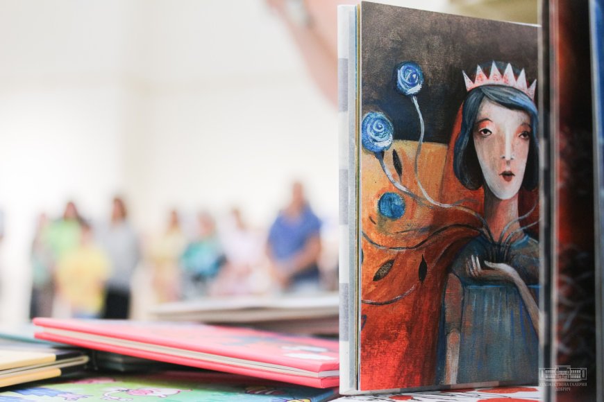 В Художествена галерия Добрич откриха изложбата „Тихи книги“