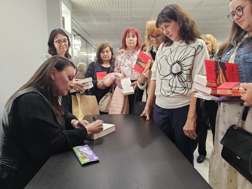 Мария Лалева представи новия си роман „Пътища от огън“ в Добрич