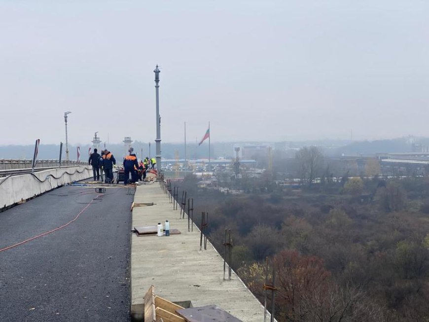 Дунав мост при Русе ще бъде пуснат за движение и в двете платна за предстоящите празници