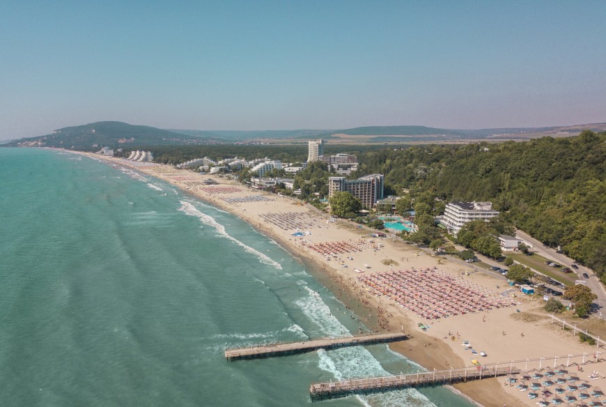 Албена отбелязва празника си с фойерверки, Стефан Вълдобрев и торта